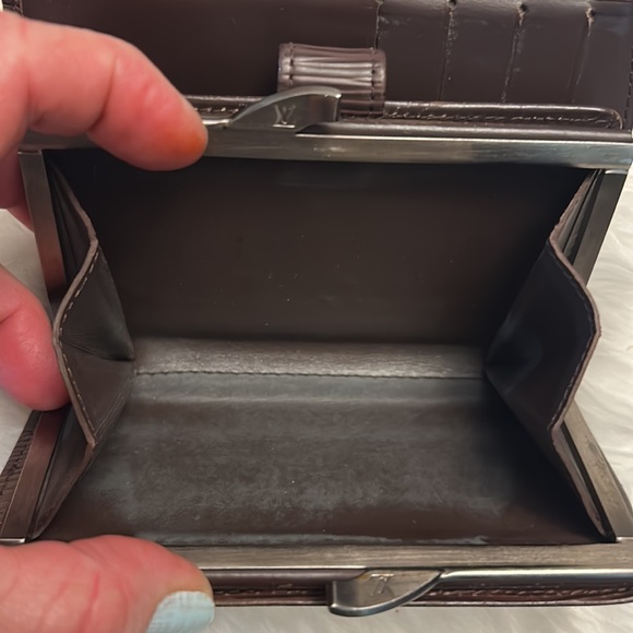 Authentic Louis Vuitton Vernis brown wallet - Picture 13 of 16